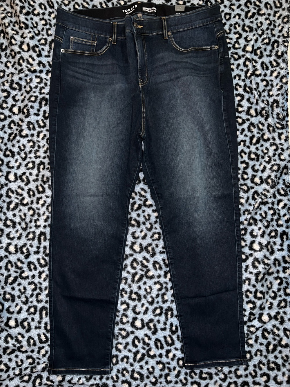 TORRID 22R BOMBSHELL SKINNY JEAN NWT
